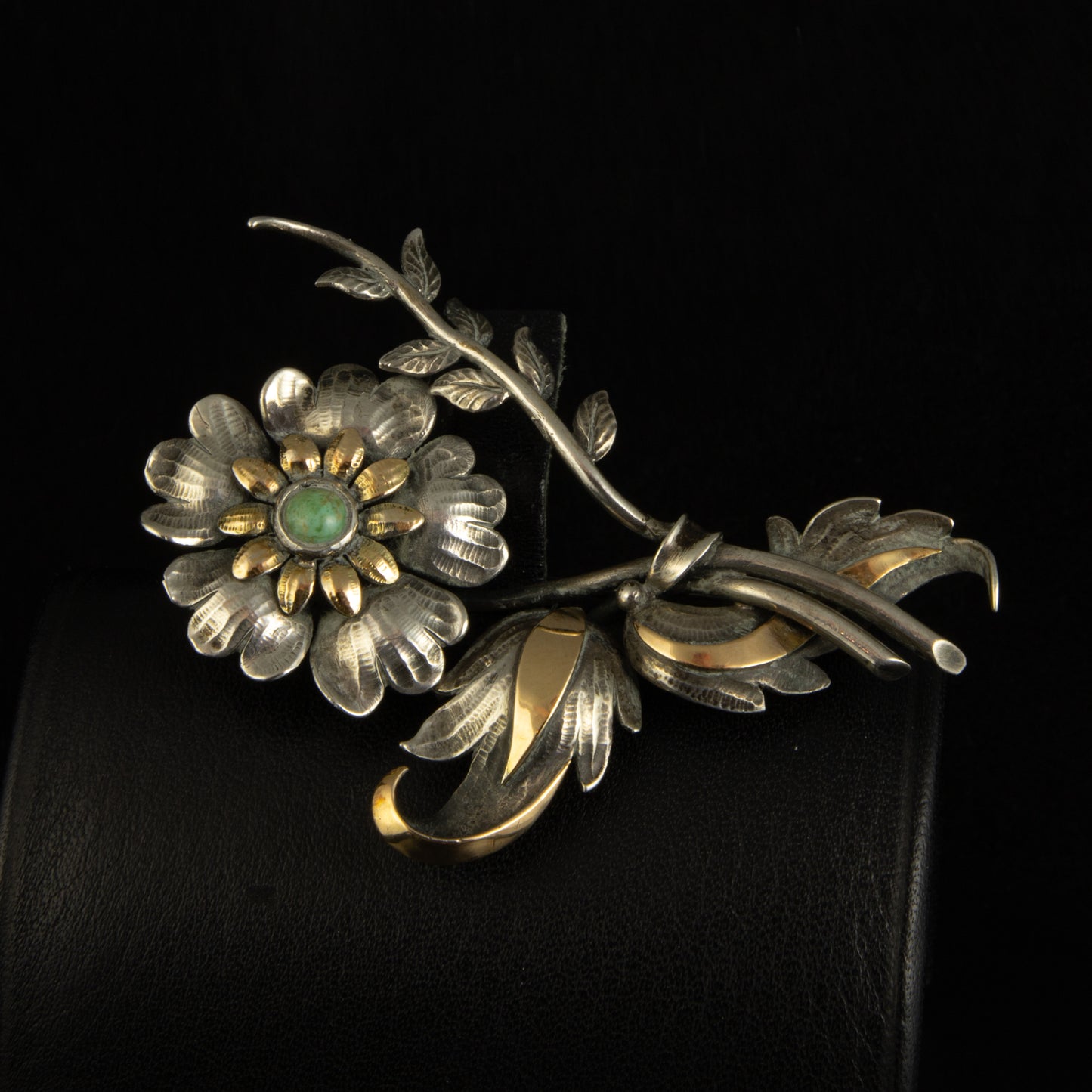 Broche de plata, época modernista.