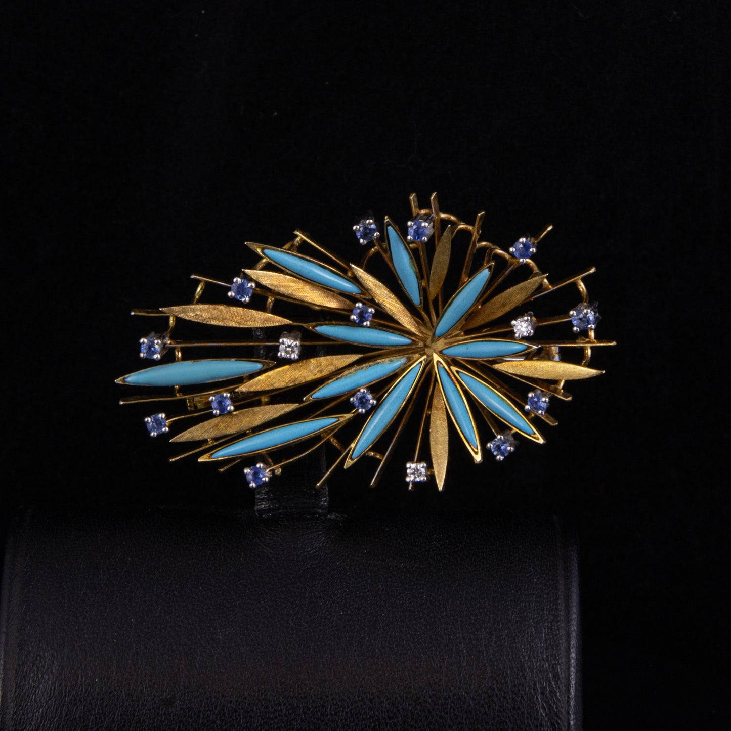 Broche oro amarillo, brillantes, zafiros y turquesas.