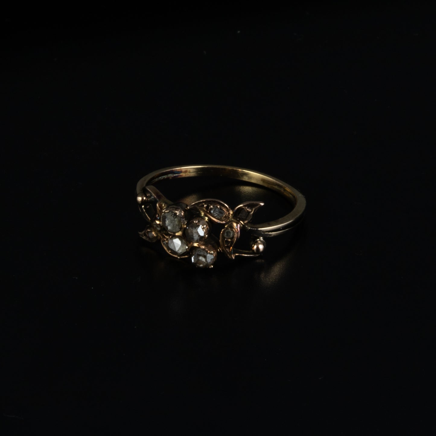 Anillo oro amarillo y diamantes talla mina, finales s. XIX