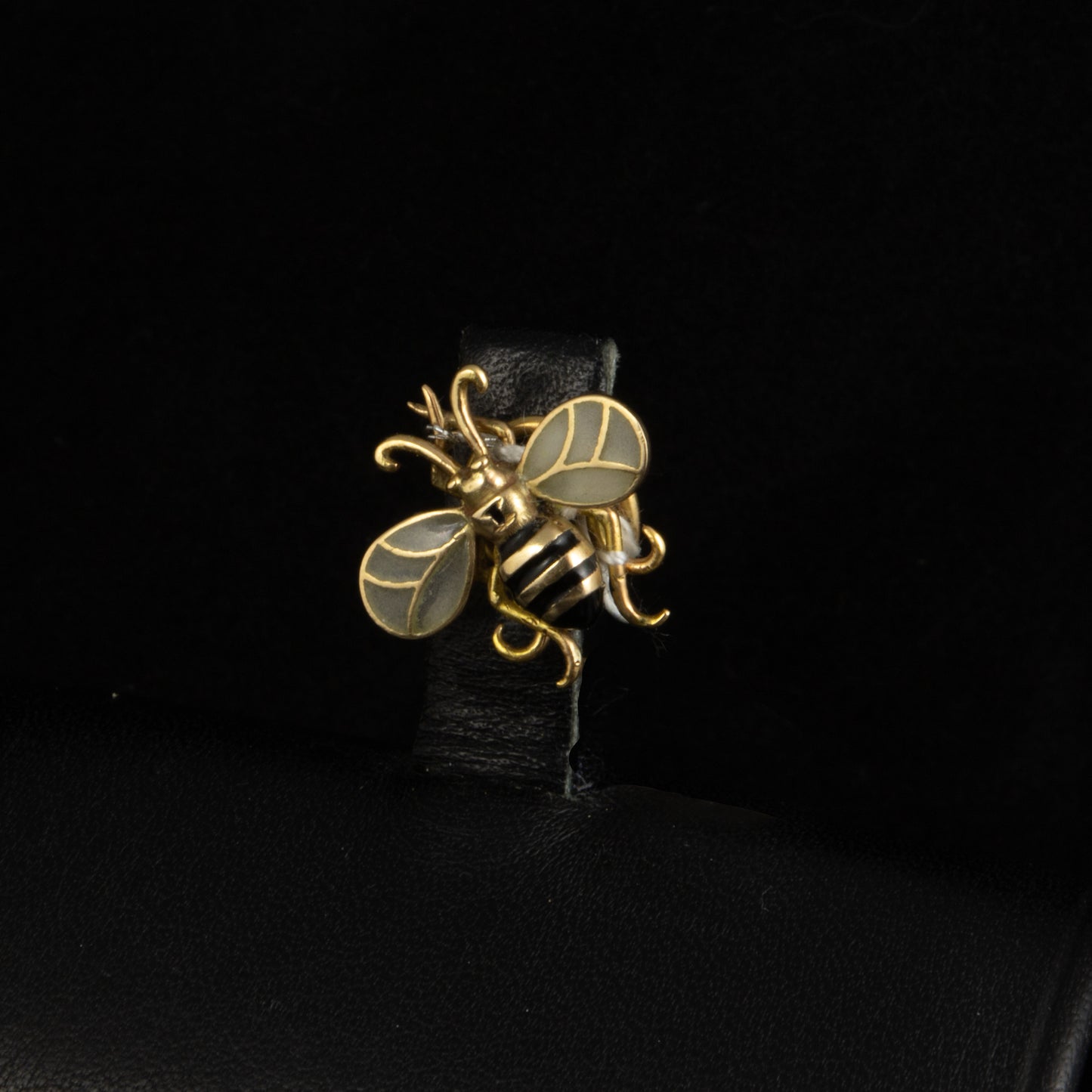 Insignia de oro y esmalte.