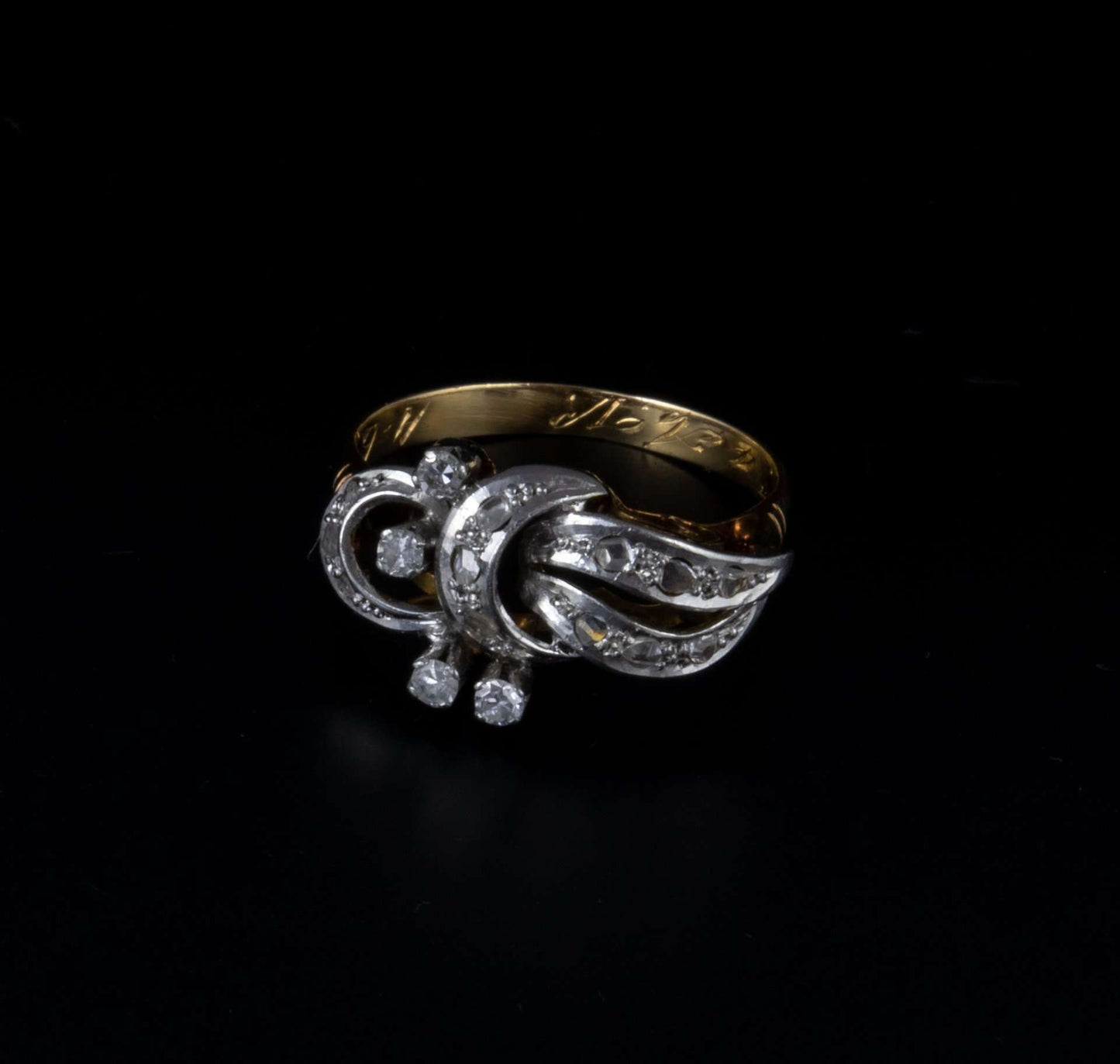 Anillo de principio de siglo en oro, platino y brillantes.