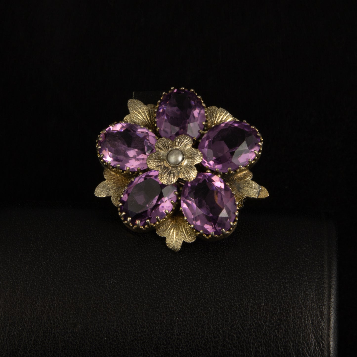 Broche de plata, época modernista.