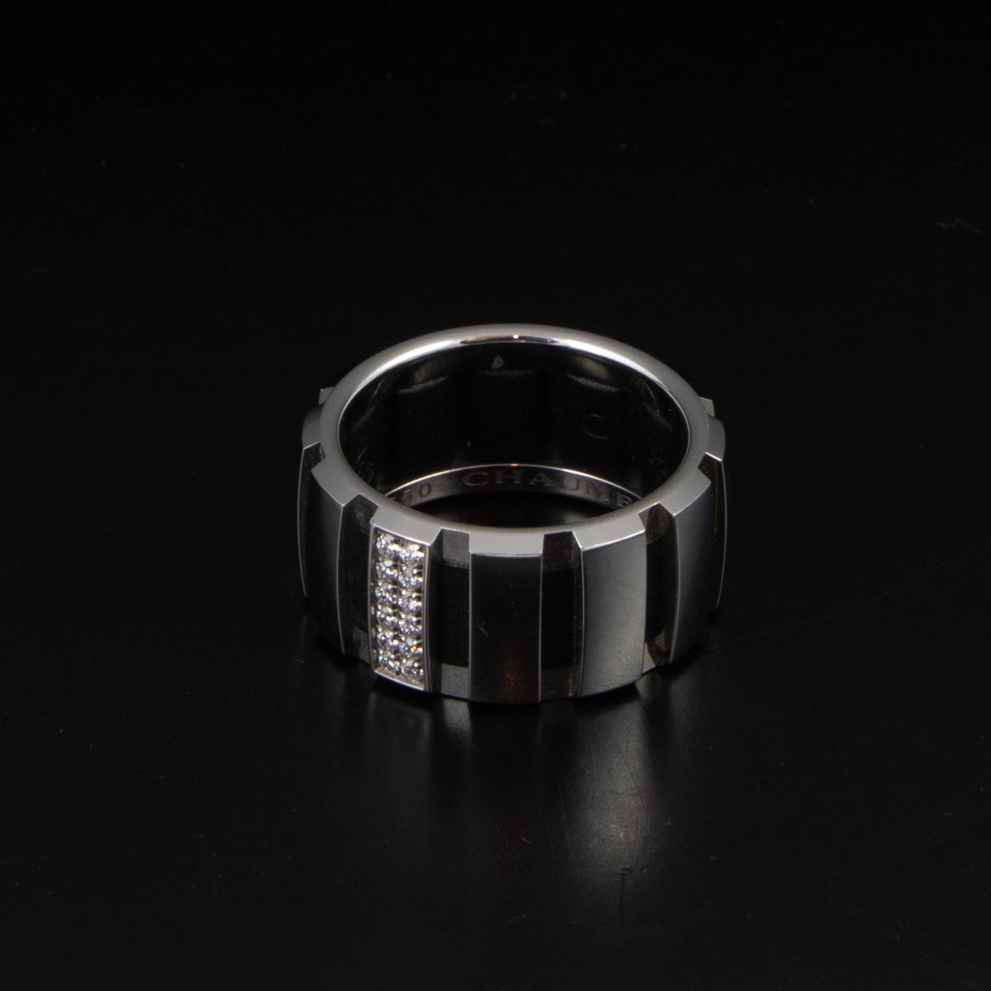 Anillo oro blanco y brillantes de la marca Chaumet.