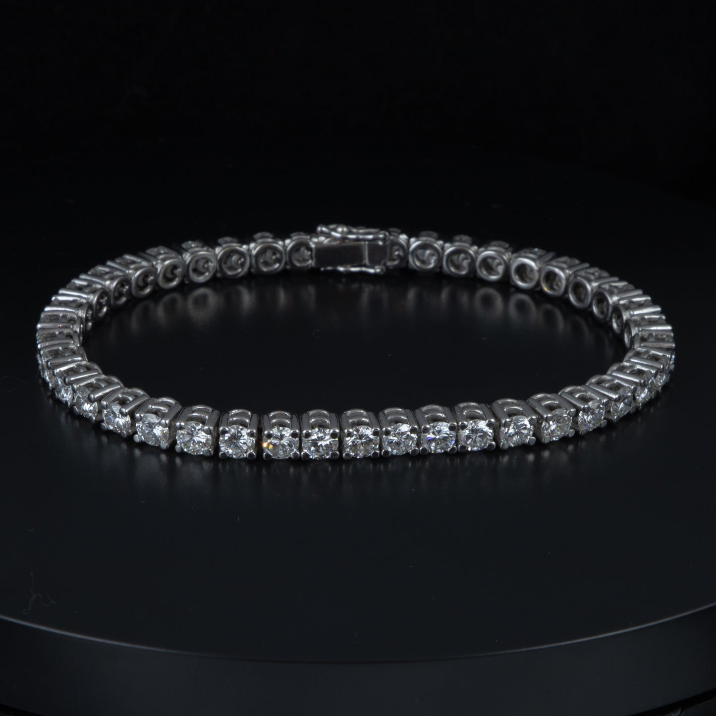 Riviere de oro blanco y diamantes 0,18 x 42 con un total de 7,56 qts.