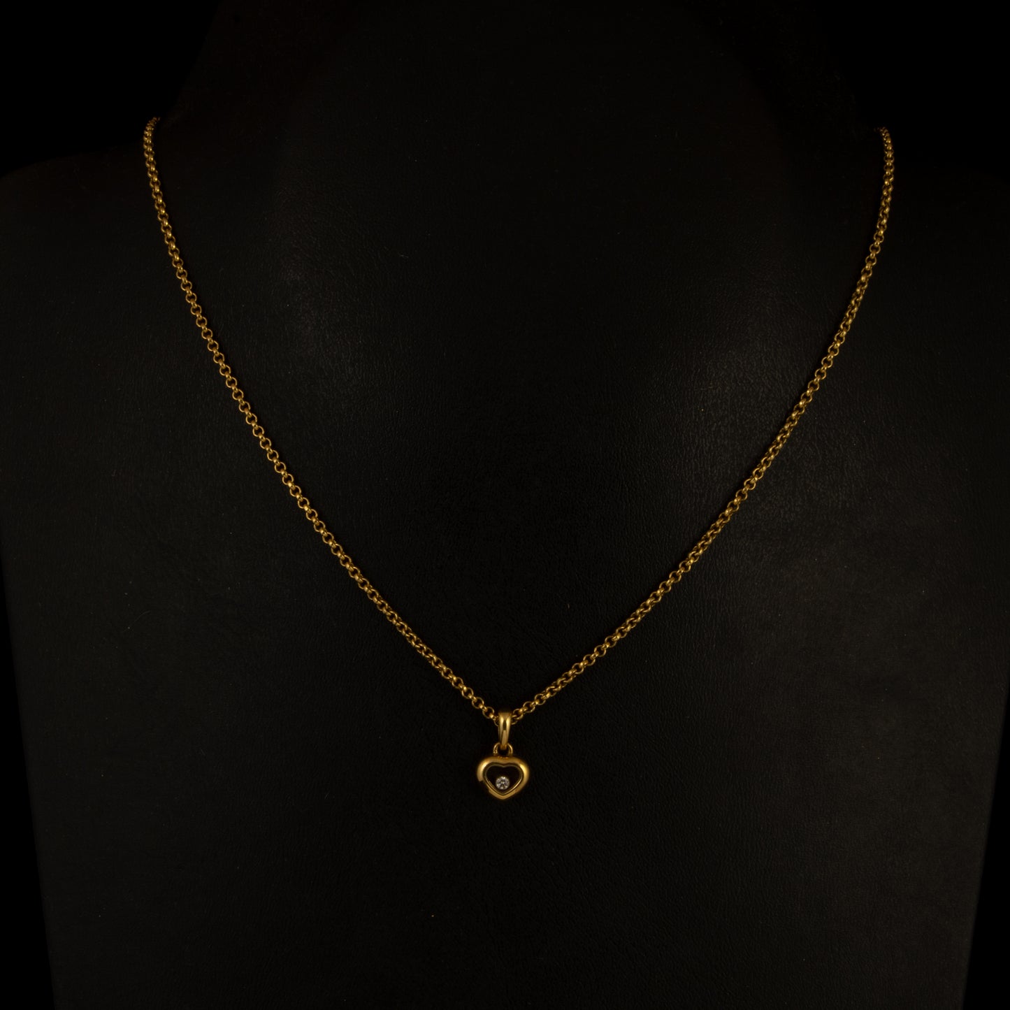 Colgante oro amarillo Pomellato Happy Diamonds Hearts, con cadena oro amarillo.