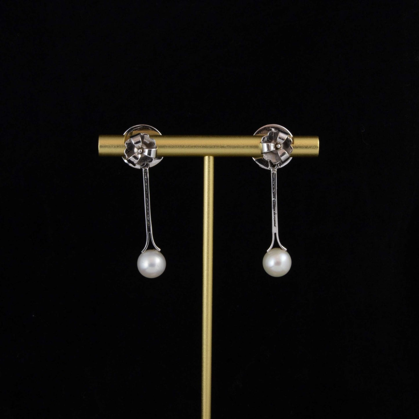 Pendientes largos oro blanco 18 cts., diamantes y perla.