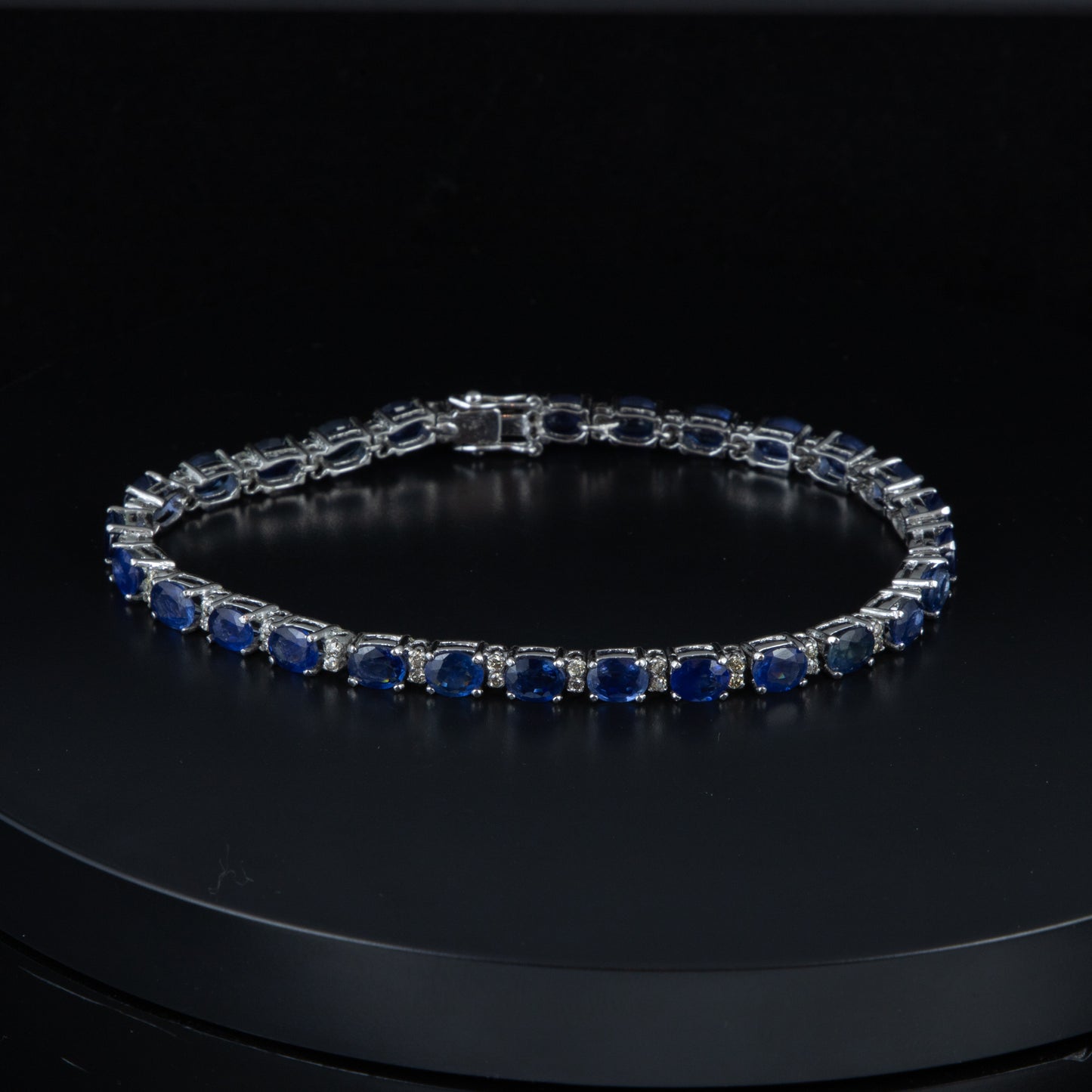 Riviere oro blanco, zafiros y diamantes.