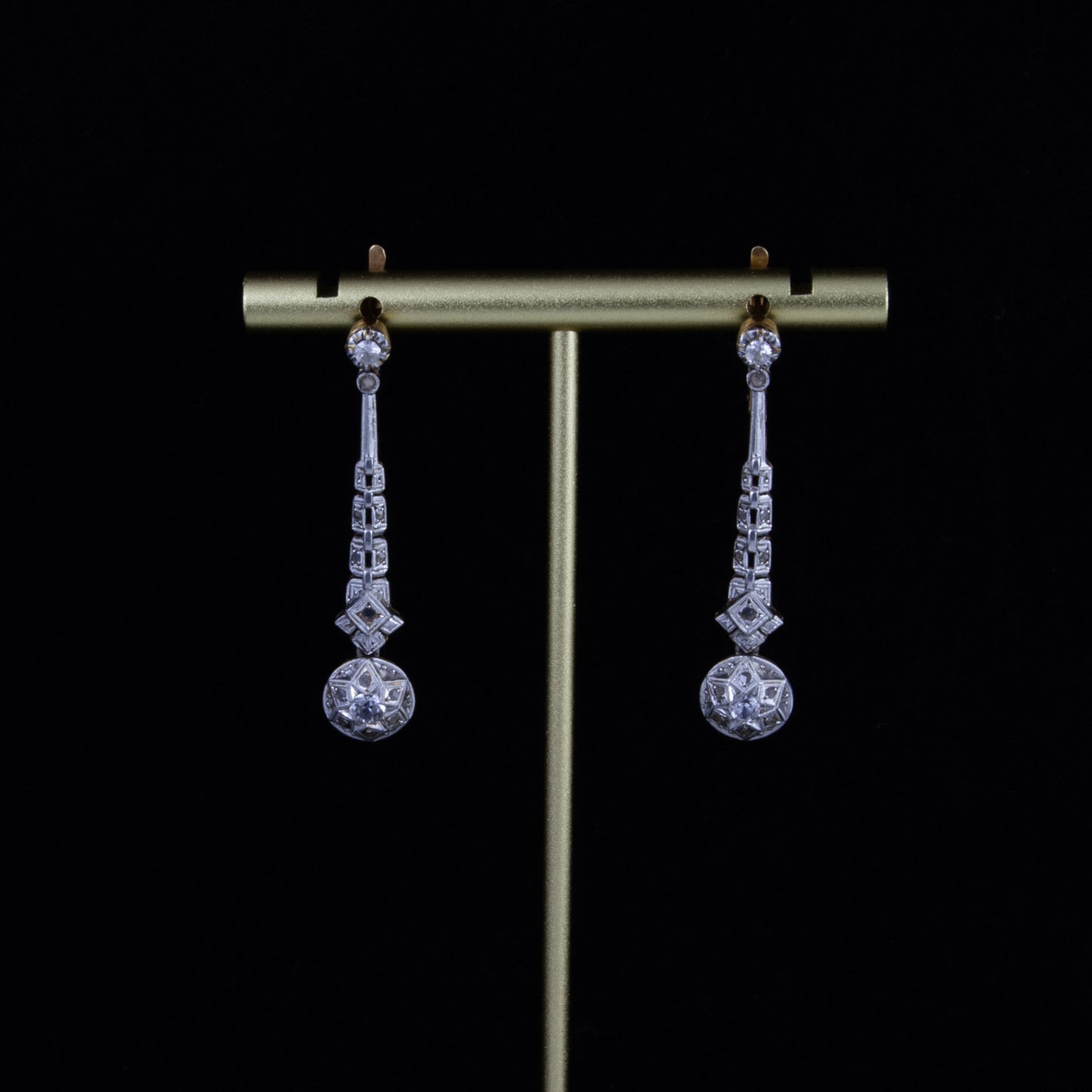 Pendientes oro amarillo y zafiros blancos, época Art Deco