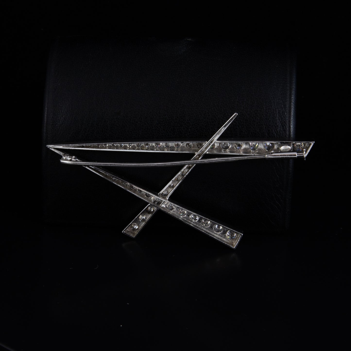 Broche oro blanco y brillantes.
