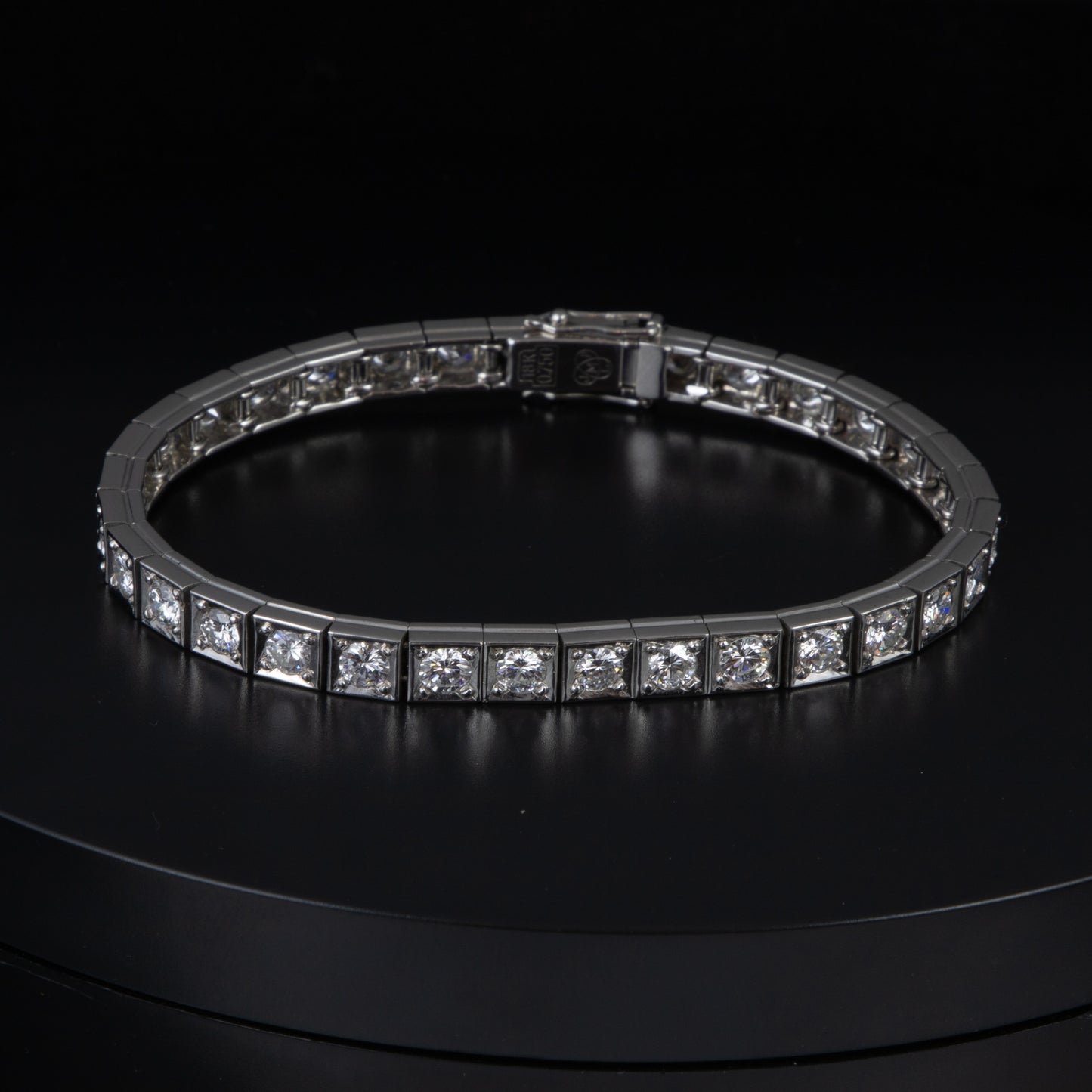 Riviere oro blanco y diamantes con un total 8,40 qts.