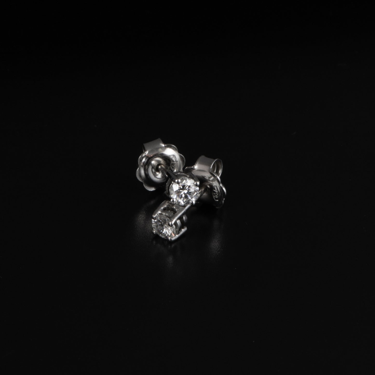 Pendientes en oro blanco con diamante de 0,19 cts. y 0,21 cts.