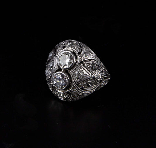 Anillo platino Deco, con 2 brillantes 0,50 cts. cada uno y el resto 0,20 cts.