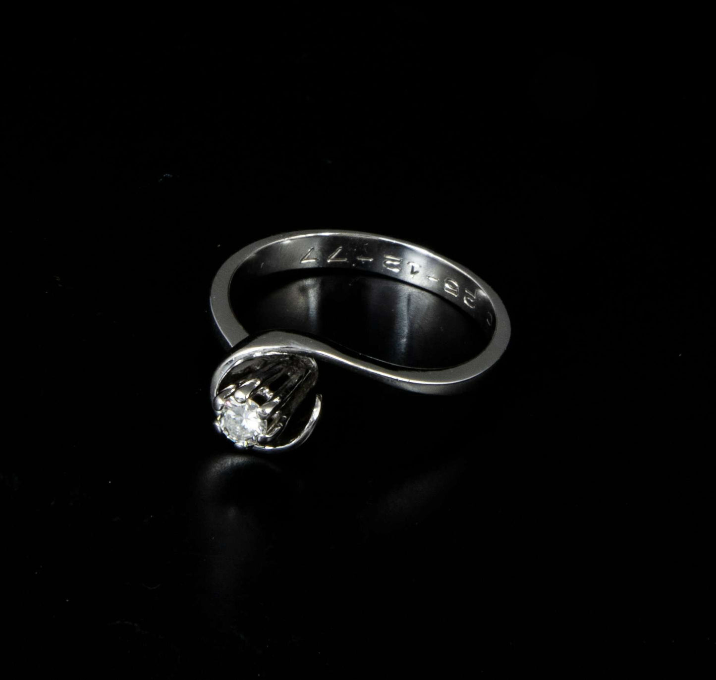 Anillo oro blanco con brillante de 0,15 cts. aprox.