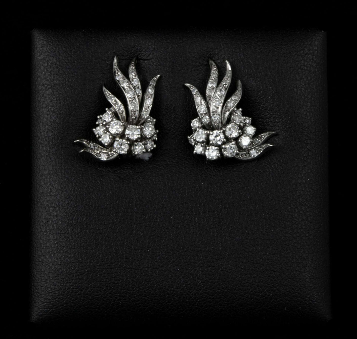 Pendientes oro blanco con brillantes 1 ct. aprox. en total.