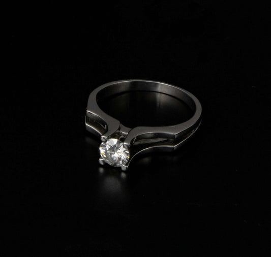 Anillo oro blanco con brillante de 0,68 cts.