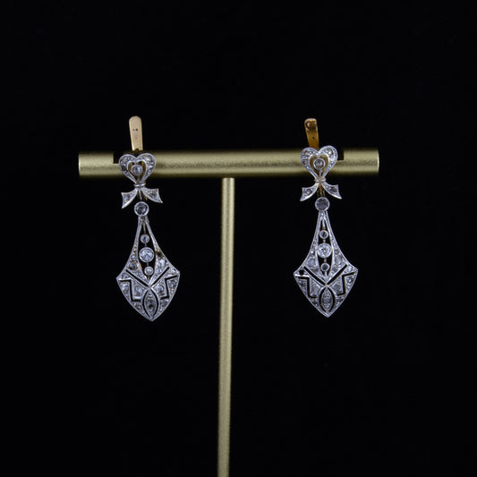 Pendientes en oro amarillo y platino con diamantes. Art Deco.
