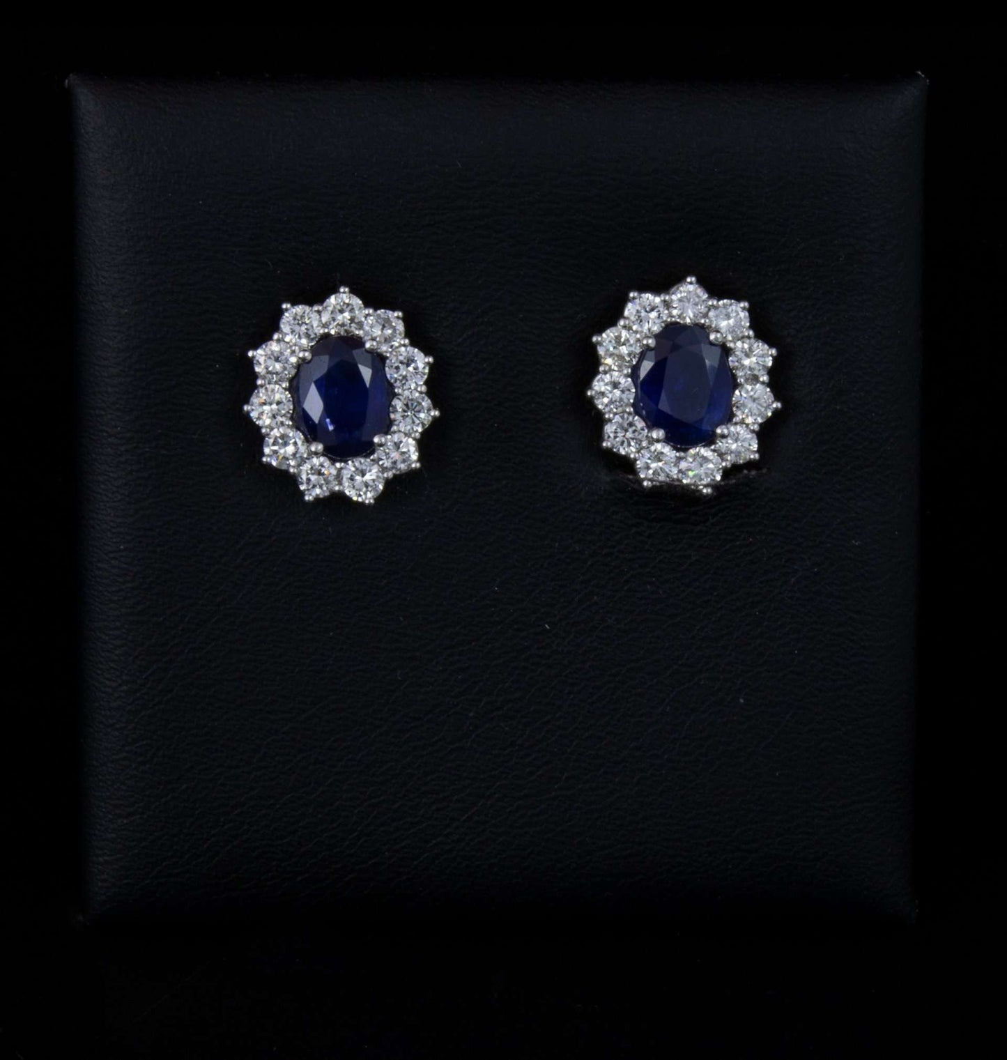 Pendientes rosetón zafiros 3,35 cts y brillantes 1,32.