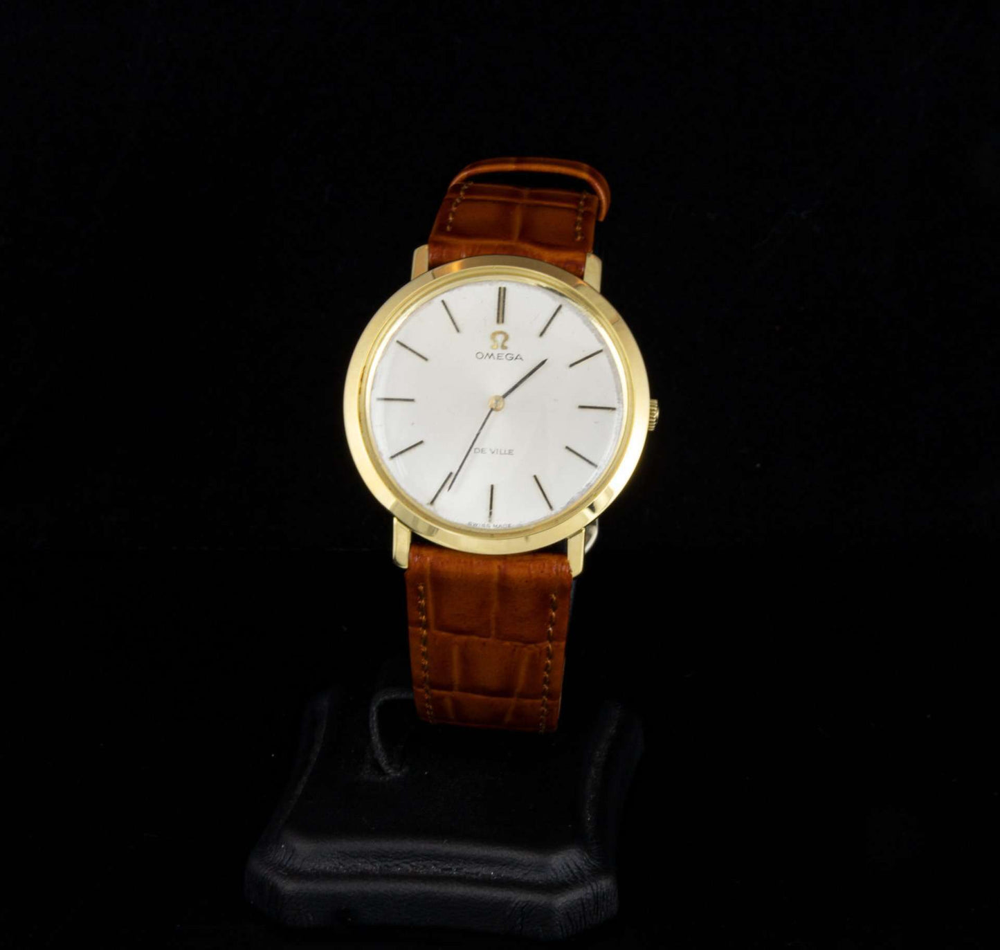 Reloj Omega De Ville en oro con correa en piel.