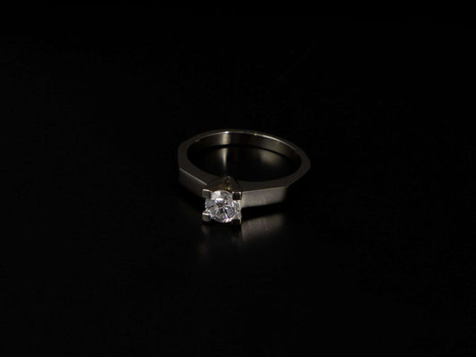 Anillo oro blanco con diamante 0,30 cts.