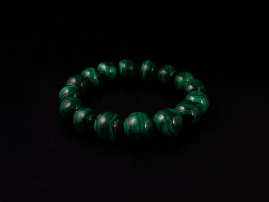 Pulsera con piedras malaquita.