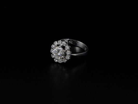 Anillo oro blanco con brillante central de 0.99 cts. y brillantes 0.40cts.