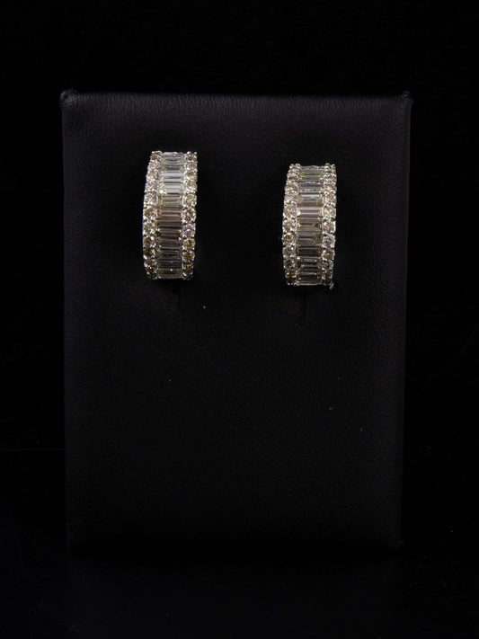 Pendientes oro blanco con baguettes de diamantes.