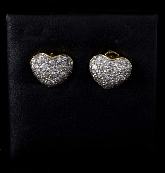 Pendiente en forma de corazón con pavé oro, platino y diamantes con un total de 3 cts.