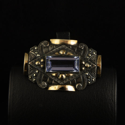 Broche de plata, época modernista con láminas de oro.