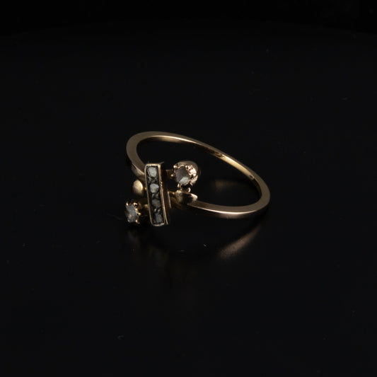 Anillo finales s.XIX, en oro amarillo y diamantes.