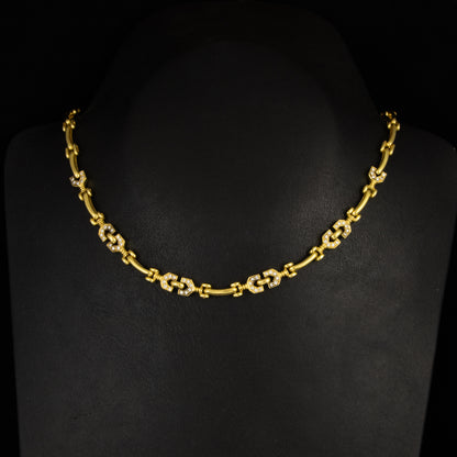 Cadena eslabón tipo Gucci, diamantes 1 qt, en oro amarillo. 40 cm.