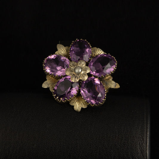 Broche de plata, época modernista.