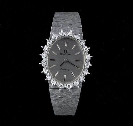 Reloj Omega en oro blanco y brillantes 0,60 cts. aprox. en total. Mecanismo a cuerda.