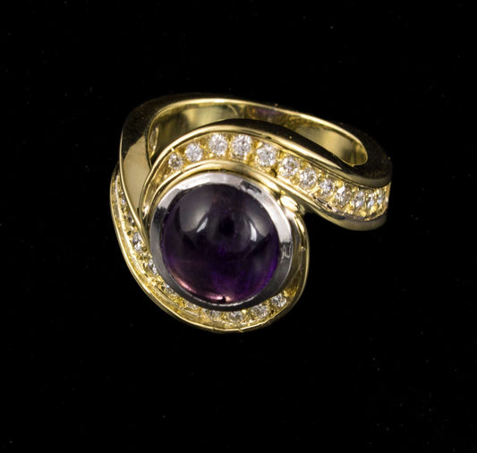 Anillo de oro con amatista central y brillantes ca. 0,42 cts.