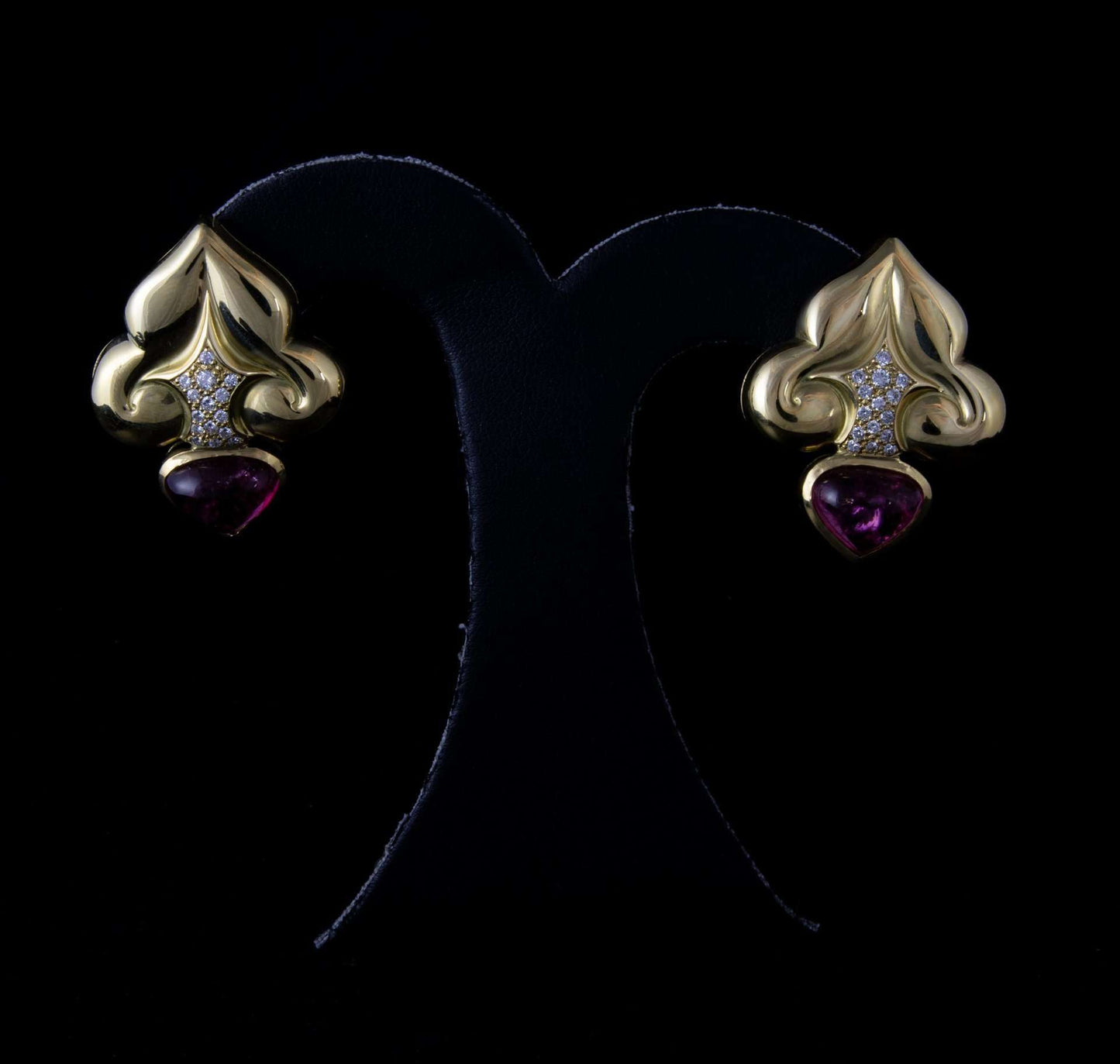 Pendientes en oro Vasari, con brillantes de 0,35 cts. y turmalina rosa.