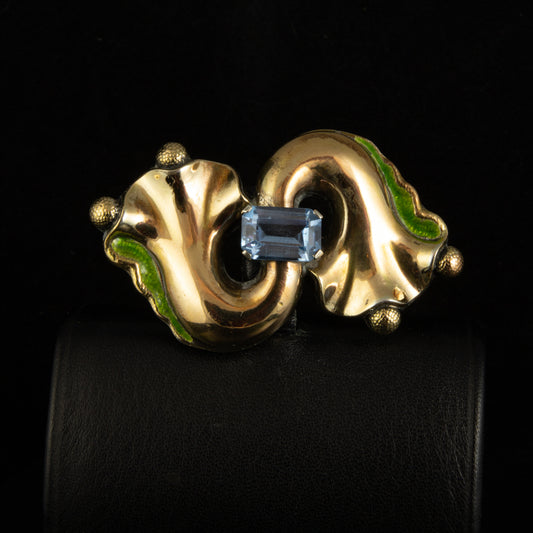 Broche de plata, época modernista con láminas de oro.