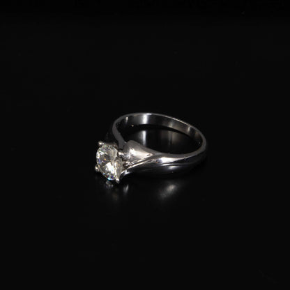 Anillo solitario en oro blanco con diamante de 1 ct. HVS2