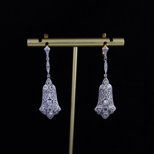 Pendientes en oro amarillo y platino con diamantes. Art Deco.