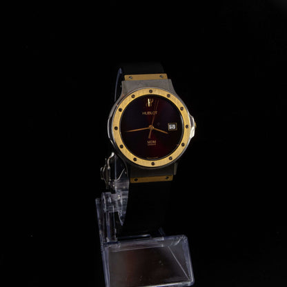 Reloj Hublot Classic Fusion, en acero y oro con esfera burdeos de 36 mm.