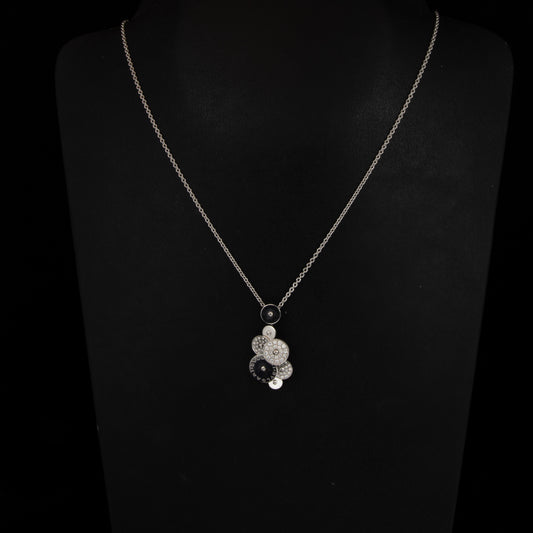 Colgante Bulgari en Oro Blanco 18K con Diamantes y Ónix