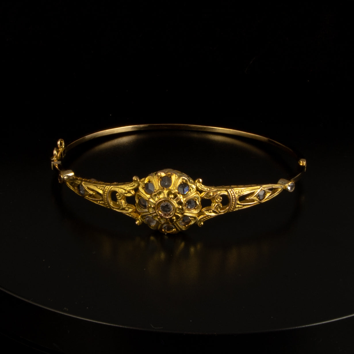 Esclava oro amarillo con diamantes talla antigua.