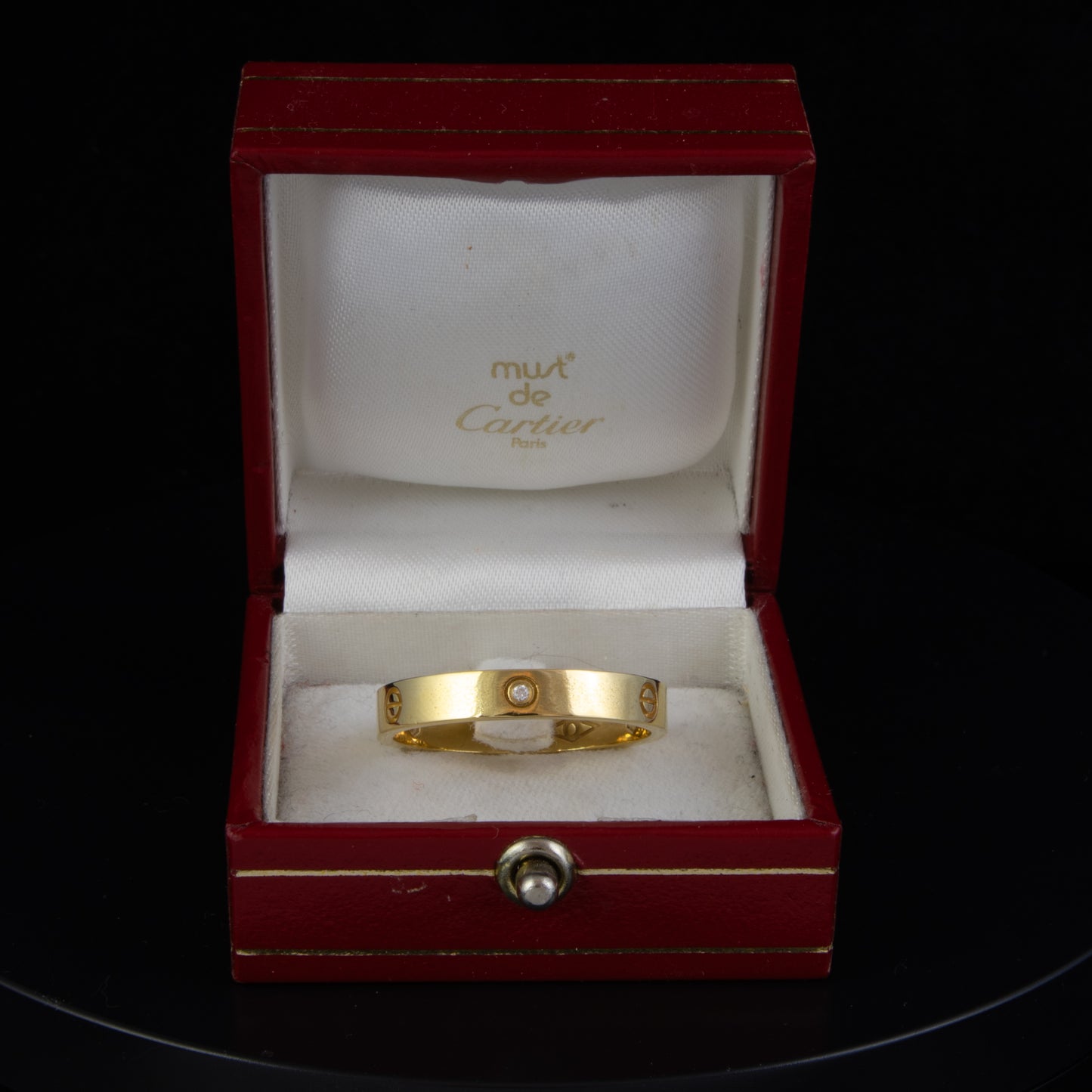 Anillo Cartier LOVE "EA" en Oro Amarillo 18K. Talla 103