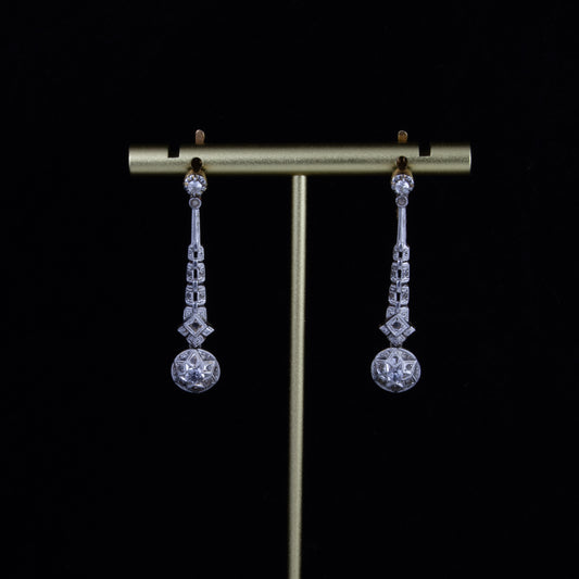 Pendientes oro amarillo y zafiros blancos, época Art Deco