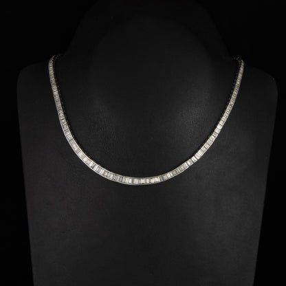 Gargantilla riviere con diamantes HVVC1 talla baguette 11,8 qts y oro blanco.