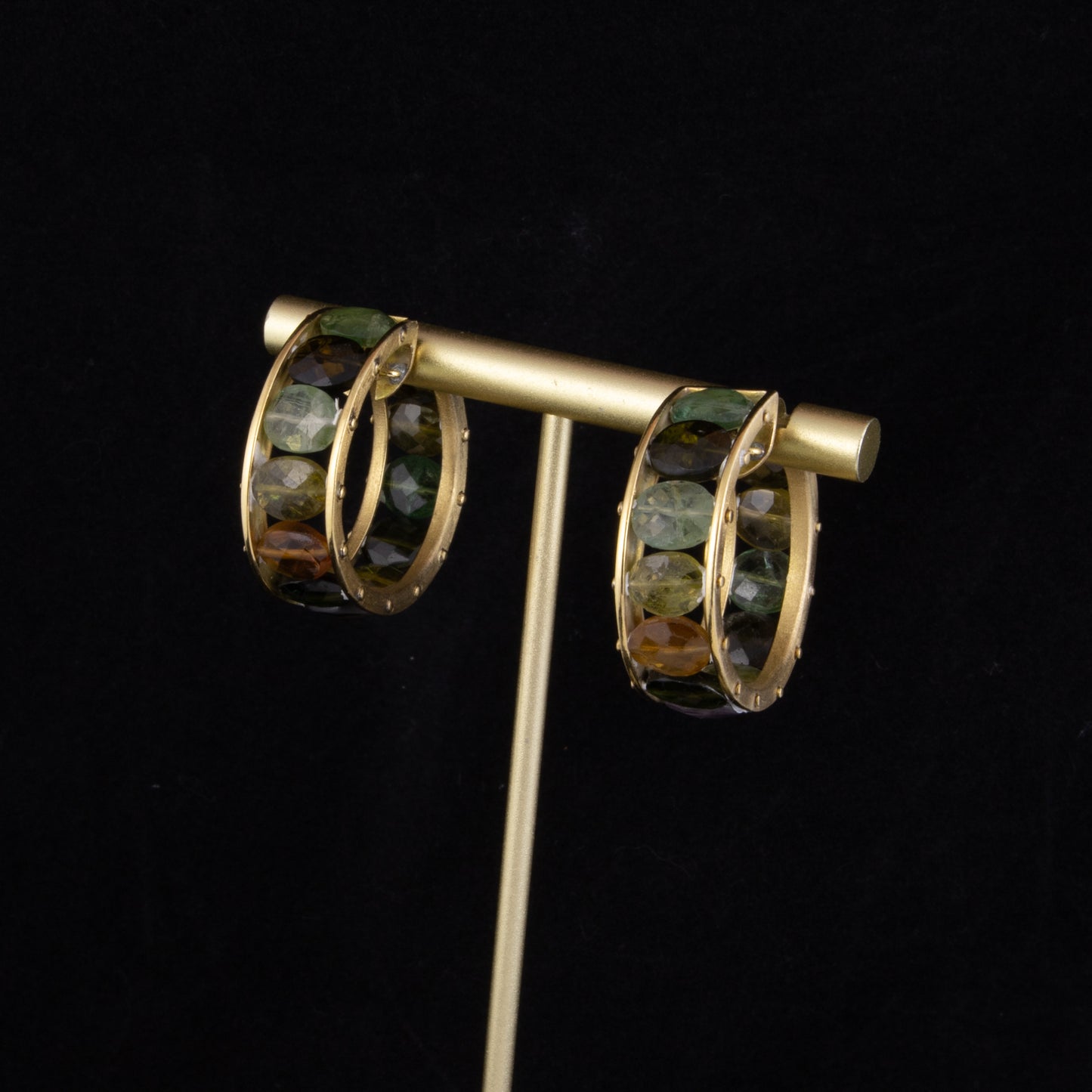 Criollas oro amarillo con piedras color.