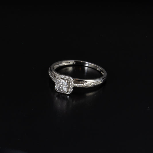 Solitario en oro con diamantes talla princesa 4 x 0,04 qts.