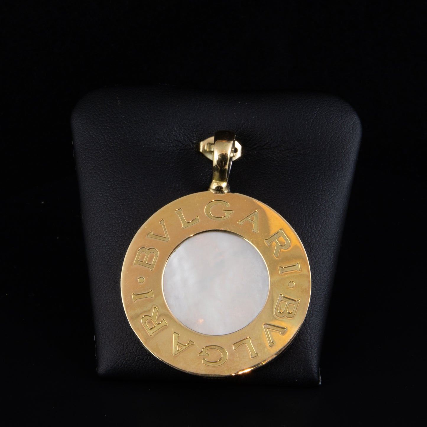 Colgante Bulgari bicolor (acero y oro) nácar / ónix.