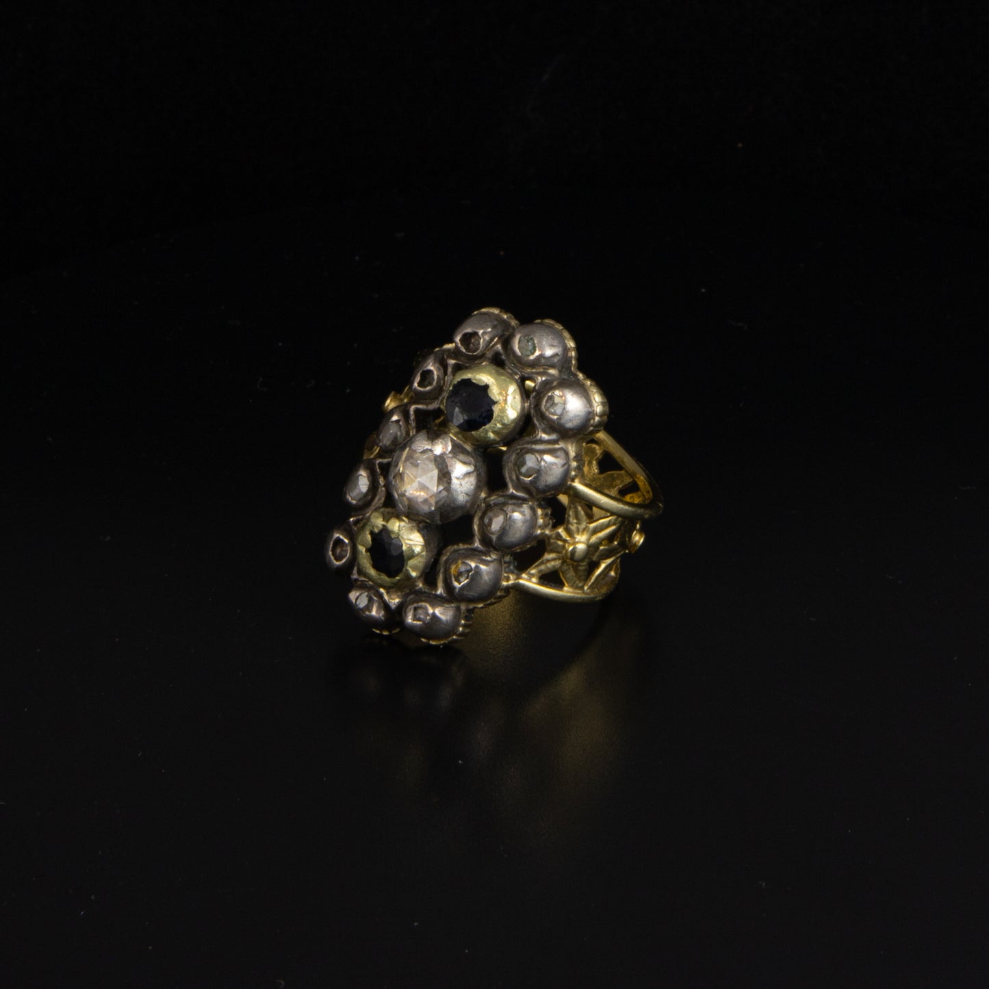 Anillo oro amarillo, plata y diamante.