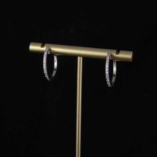 Criollas oro blanco con 32 brillantes de 0.02 qts c/u.