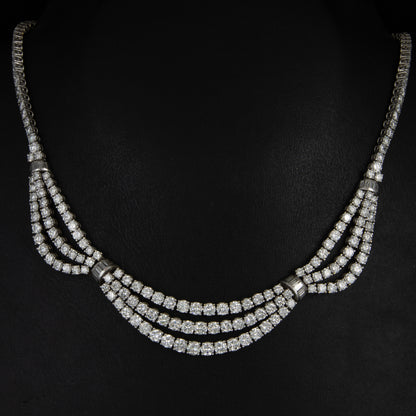 Gargantilla Hollywood, diamantes con un total de 30 qts. en oro blanco.