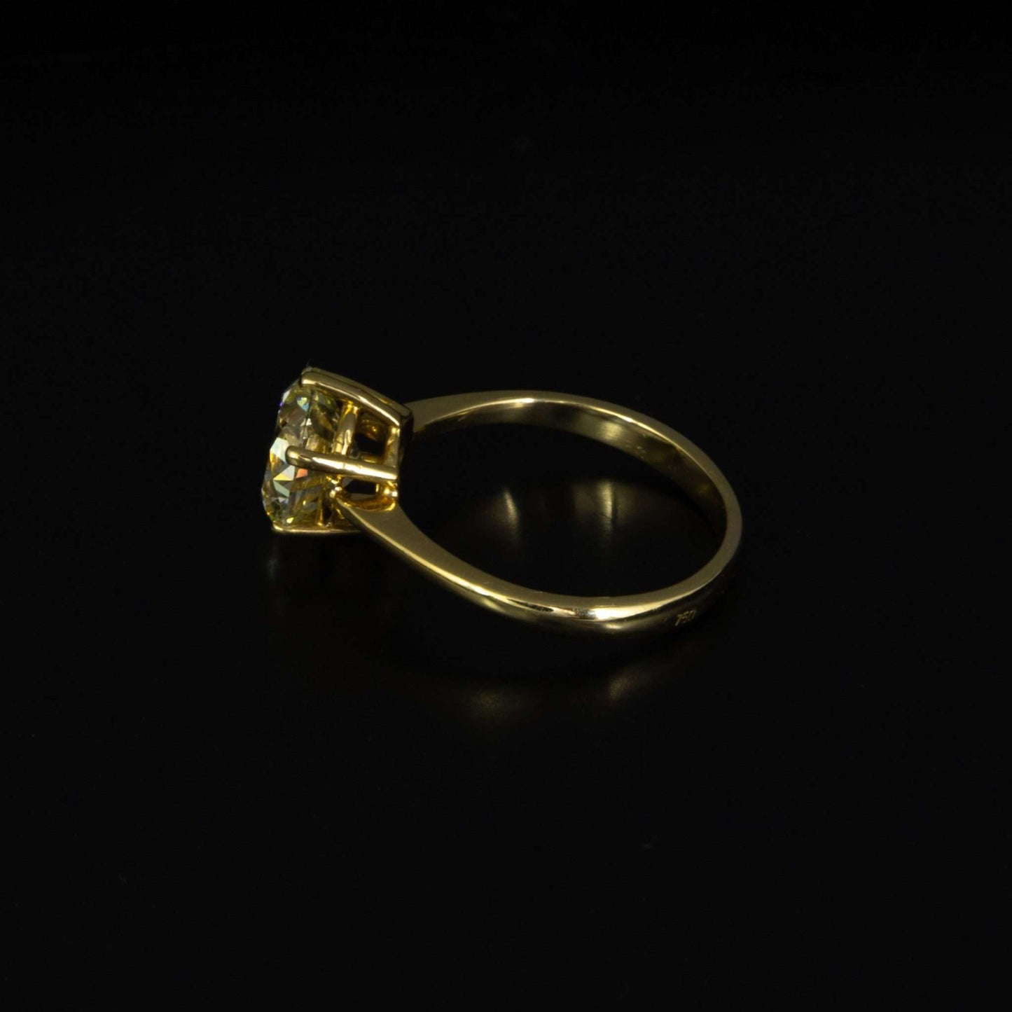 Anillo solitario oro amarillo y brillante de 2,5 cts. Incluye certificado.